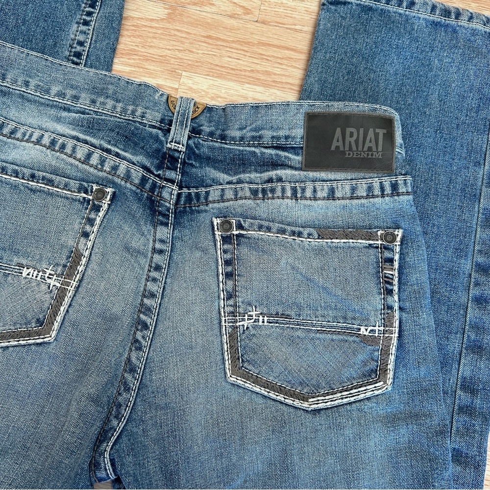 Ariat M2 Stirling Traditional Relaxed BootCut Light Wash Shasta Jeans 34 x 34 - Picture 2 of 8